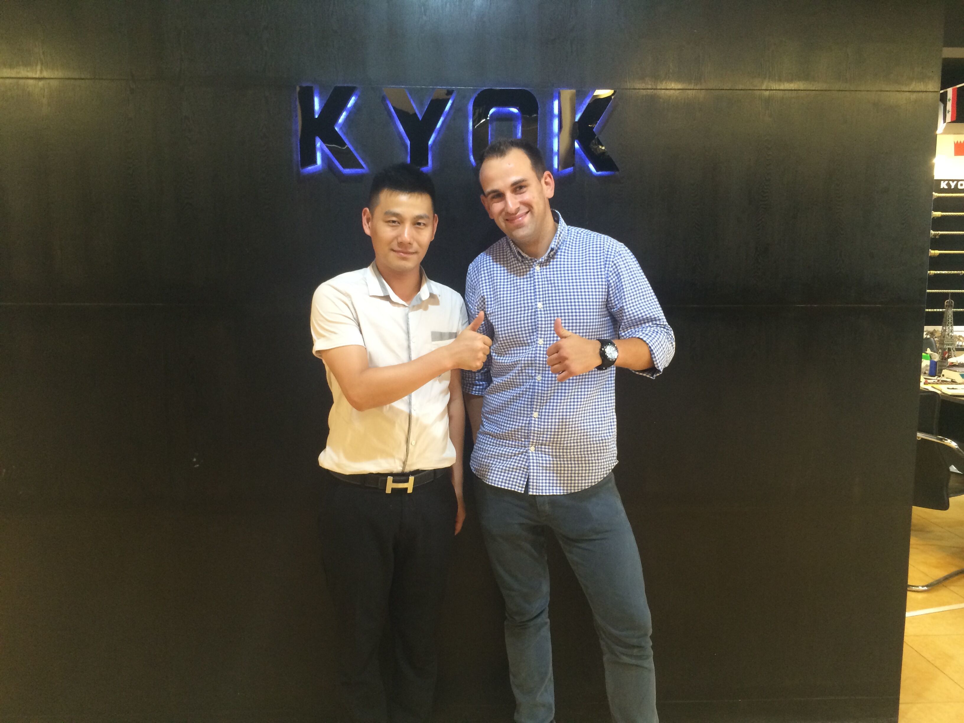 최신 회사 사례 스페인 소비자는 KYOK을 방문했습니다